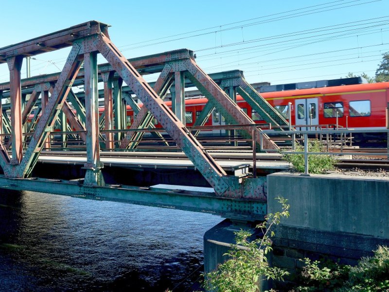 Güterbahnstrecke Betuwe in Oberhausen.jpg