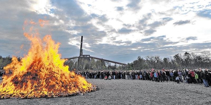Osterfeuer der SPD auf Zollverein.jpg