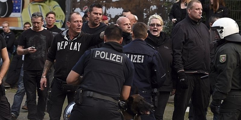 Polizeieinsatz Hoologans Essen Hbf_0-kVyC--656x240@DERWESTEN.jpg