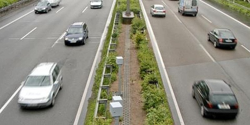 Radaranlage zur Geschwindigkeitsüberwachung Radarfalle.jpg