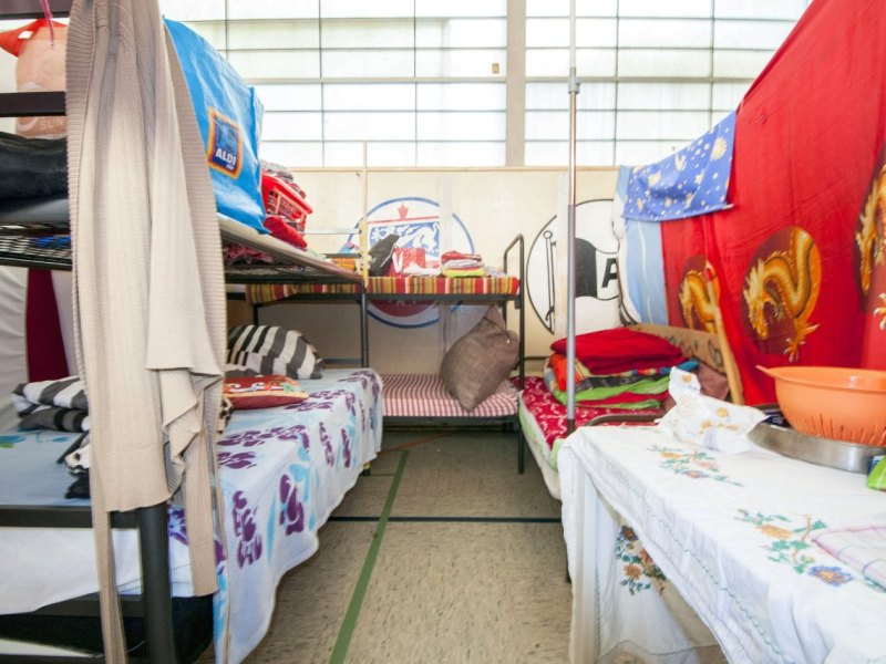 Raum für Asylbewerber in Turnhalle.jpg