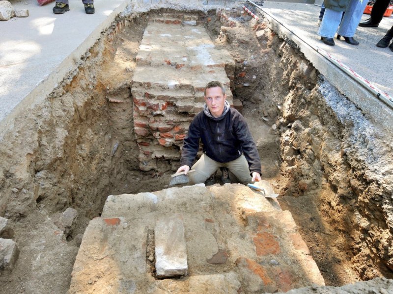 Reste der alten Stadtmauer und.jpg