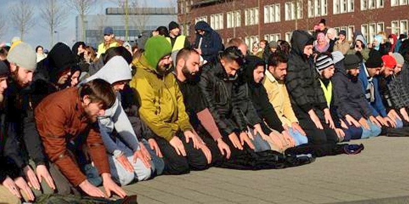 Salafisten - Kundgebung mit Prediger-kvXB--656x240@DERWESTEN.jpg