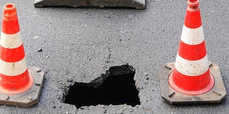 Schlaglöcher auf der Moltkestraße in-kPL--656x240@DERWESTEN.jpg