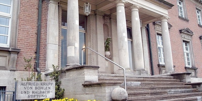 Sitz der Krupp-Stiftung im Park--656x240.jpg