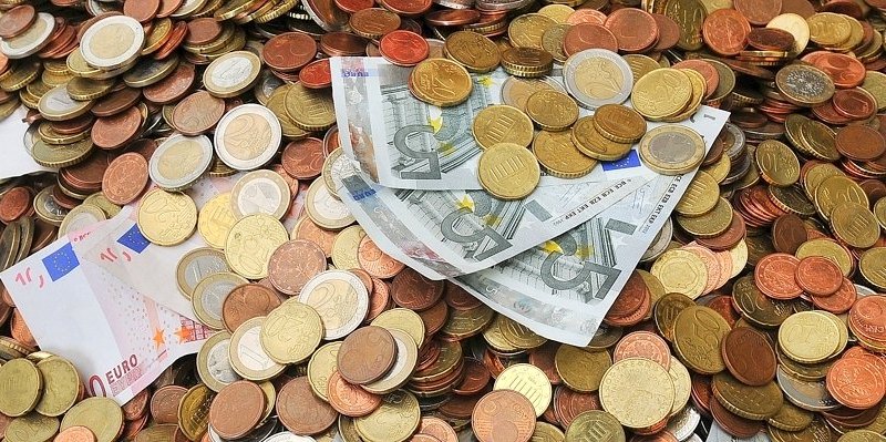 Symbolbild Geld, Euro, Sparen-kGy--656x240@DERWESTEN.jpg