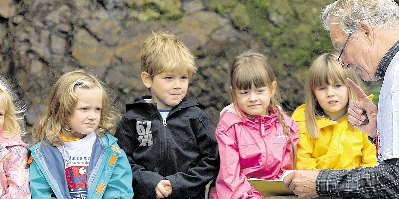 Vorlese-Opa Horst-Otto Berenbeck liest im-kWZC--656x240@DERWESTEN.jpg