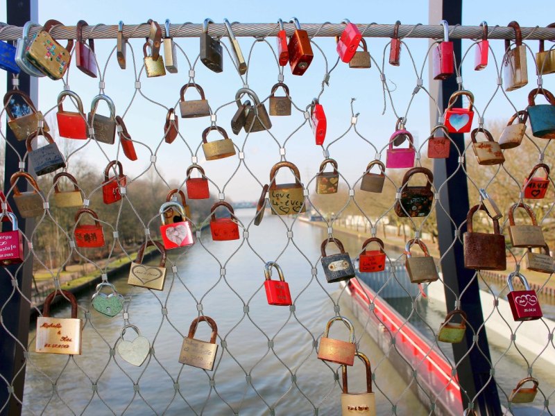 liebesschlösser Oberhausen.jpg