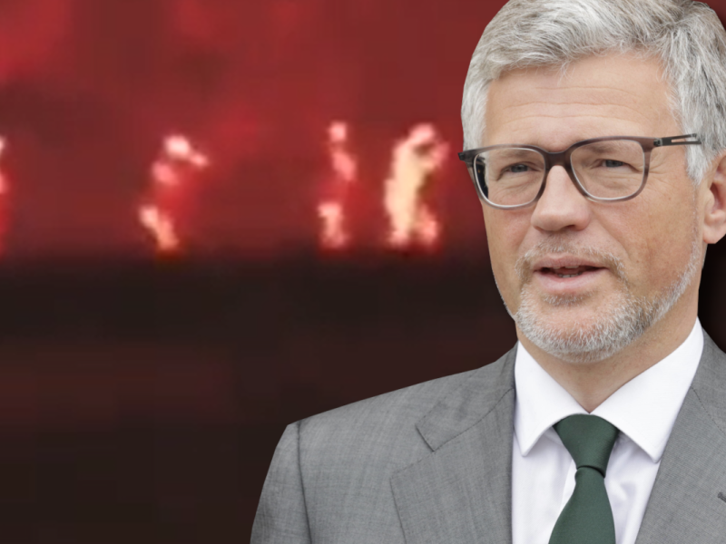 Melynk feiert Propagandavideo.