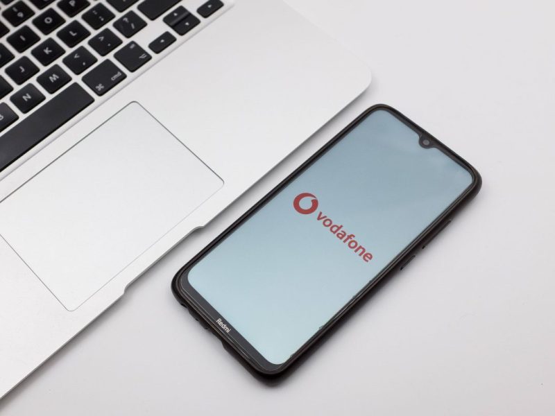 Vodafone Handy und Laptop