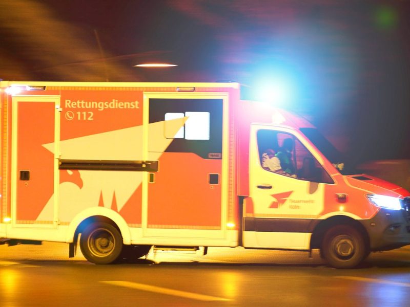 Duisburg Rettungsdienstwagen Symbolbild