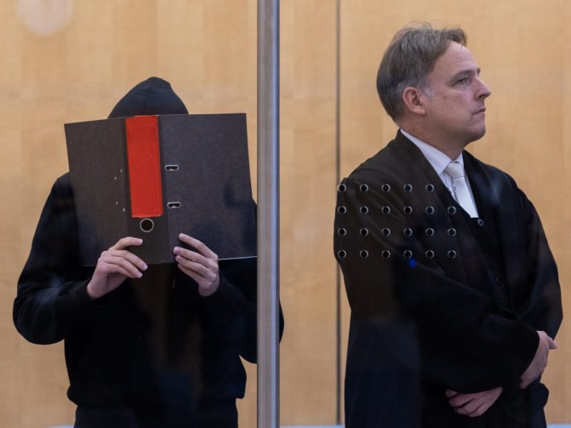 Essen Angeklagter und Rechtsanwalt