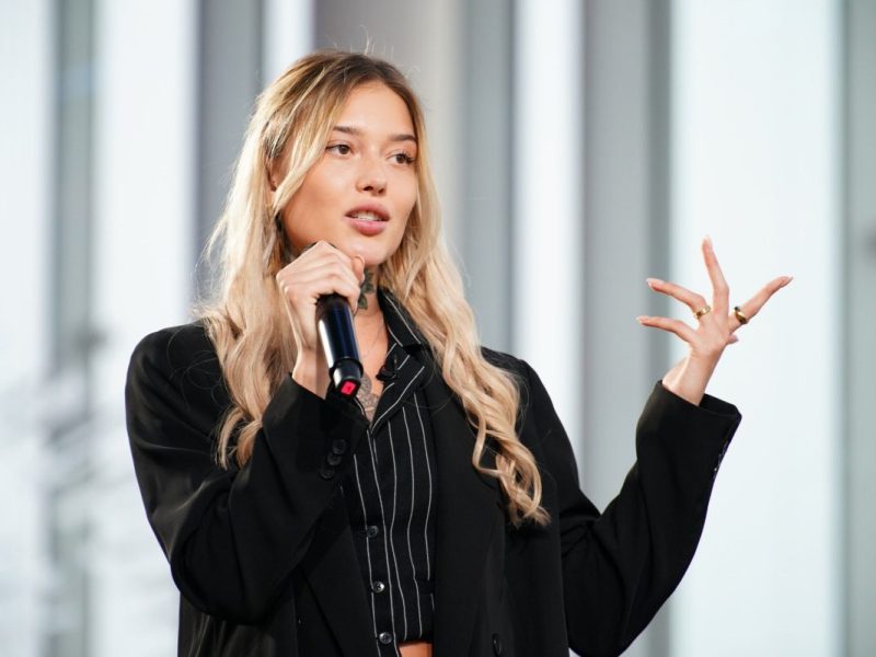 Bei „DSDS“ sorgte sie für mächtig Wirbel und geriet selbst mit Dieter Bohlen aneinander. Jetzt macht Jill lange ein pikantes Geständnis.