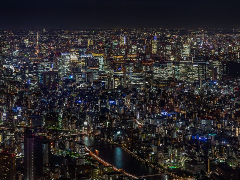 Ein Blick über Tokio bei NAcht.