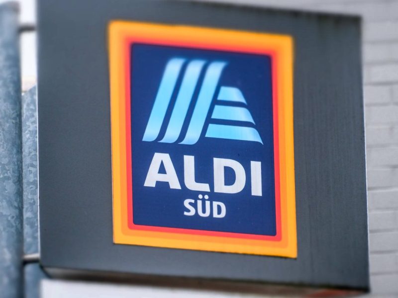 Aldi: Frau kauft dieses Produkt und fällt an der Kasse fast vom Glauben ab.