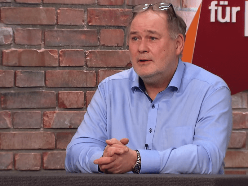 Bei „Bares für Rares“ wollen sie ein nigelnagelneues Objekt zu viel Geld machen. Doch dann unterläuft den Verkäufern ein gravierender Fehler.