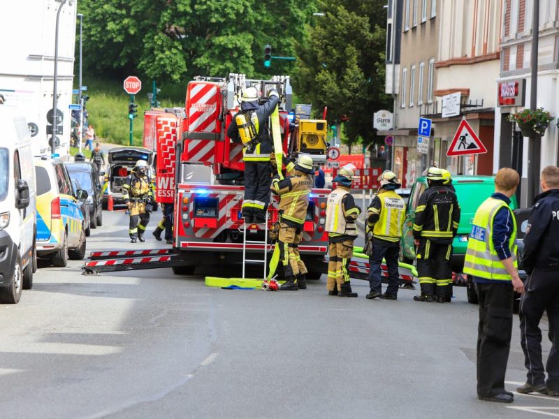 Polizei und Feuerwehr in Essen am Einsatzort
