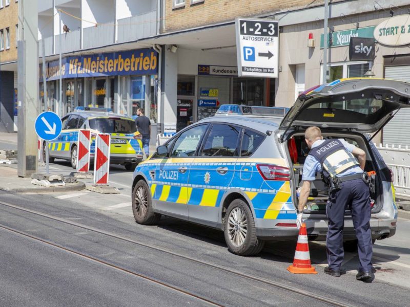 Tatort in Essen mit Polizeiwagen