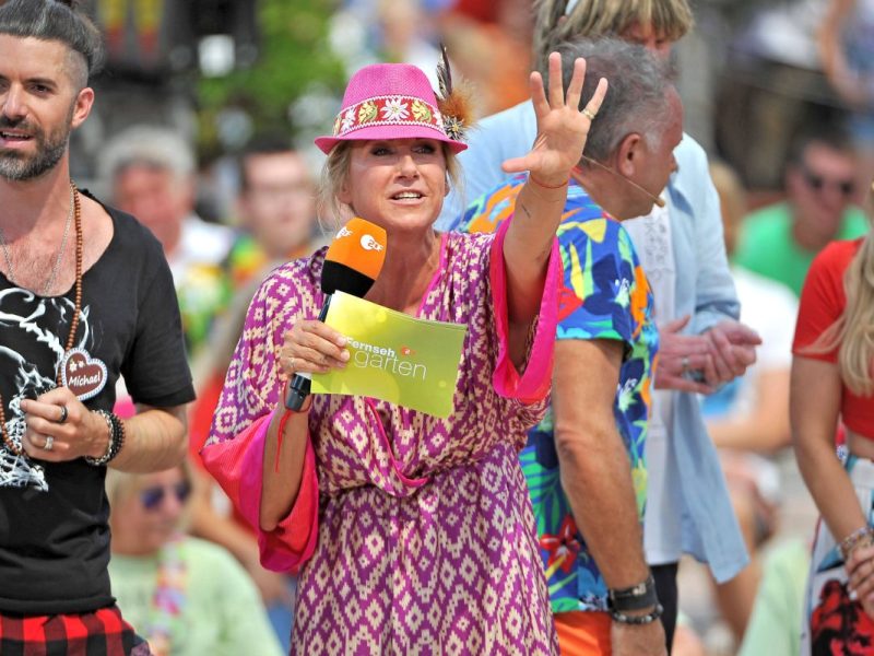 Fernsehgarten: Plötzlich stürmen Zuschauer Andrea Kiewels Bühne.