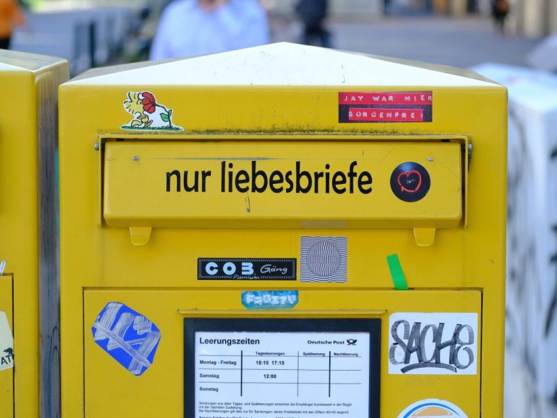 Der Inhalt von Briefen oder Paketen ist eigentlich geheim und rein privat. Doch in gewissen Fällen dürfen Boten Briefe öffnen.