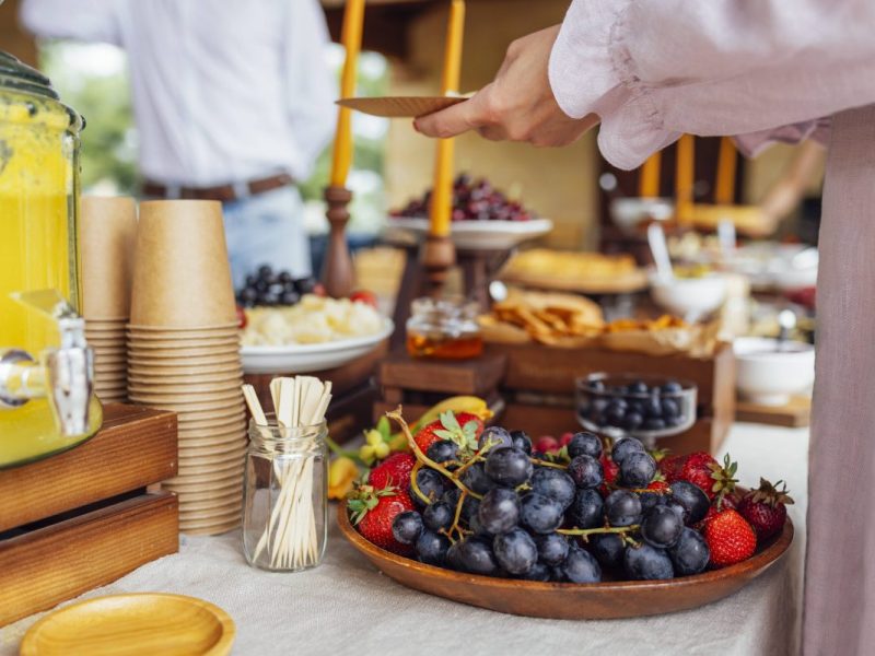 Eine junge Frau hat auf einer Hochzeitsfeier etwas falsches gegessen. Knapp fünf Jahre später ist sie an den Folgen verstorben.