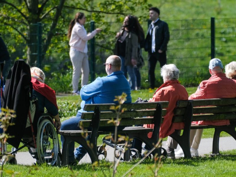 Die Rente ist mit verschiedenen Hürden konfrontiert. Immer öfter stellt sich raus, dass Arbeitnehmer länger arbeiten müssen. Doch wollen die das?