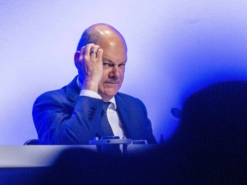 Olaf Scholz musste auf seinen Auftritt lange warten.