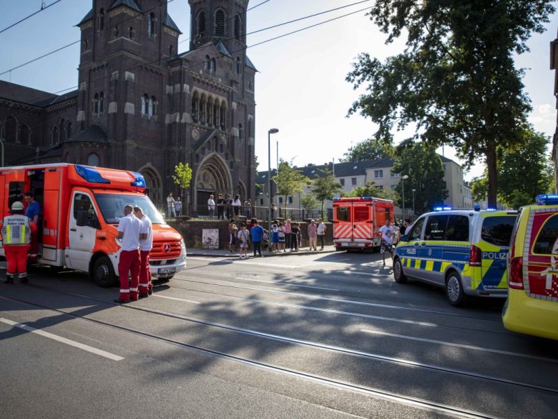 Essen Großeinsatz am Ehrenzeller Platz