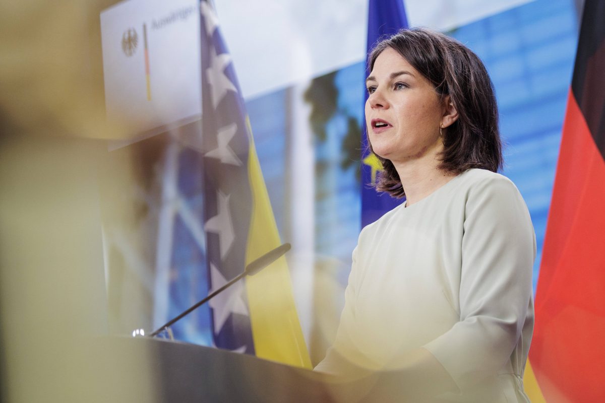 Angesichts des Angriffskrieges auf die Ukraine sagt Annalena Baerbock eine 