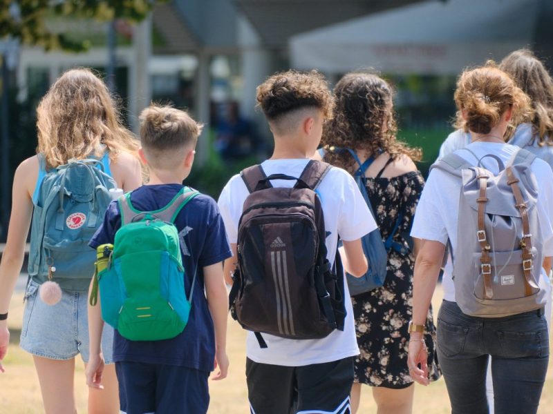 Viele Familien sind Monat für Monat auf das Kindergeld angewiesen. Wann die staatliche Finanzspitze im Juli überwiesen wird, erfährst du hier.