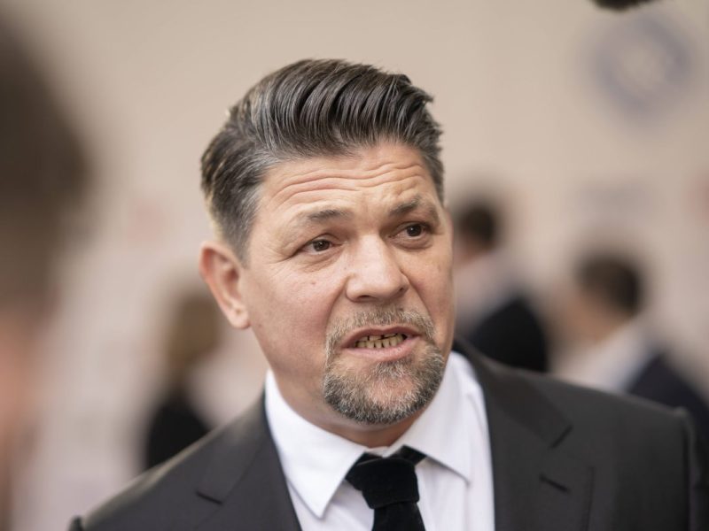 Tim Mälzer und die Hamburger Szene müssen einen schweren Verlust verkraften. Auf Instagram nimmt der Vox-Star Abschied.