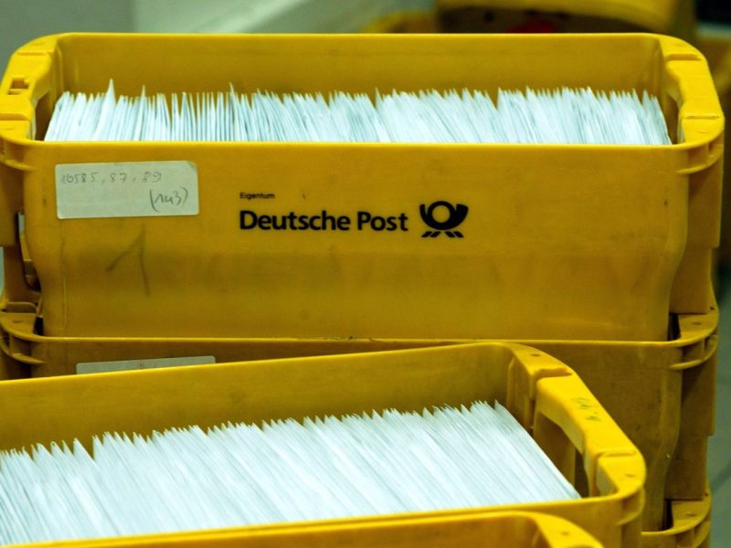NRW: Tausende Briefe illegal gehortet.