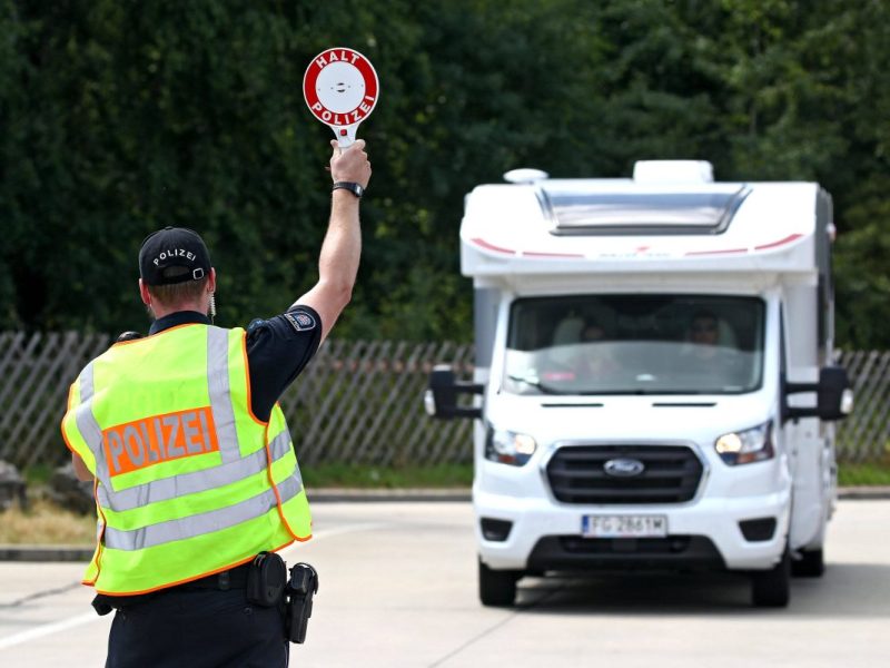 Auf einem beliebten Ausflugsparkplatz in Essen kommt es zu einem Diebstahl von einem Wohnmobil. Die Polizei hat die Fahndung aufgenommen und bitte um mithilfe der Bevölkerung.