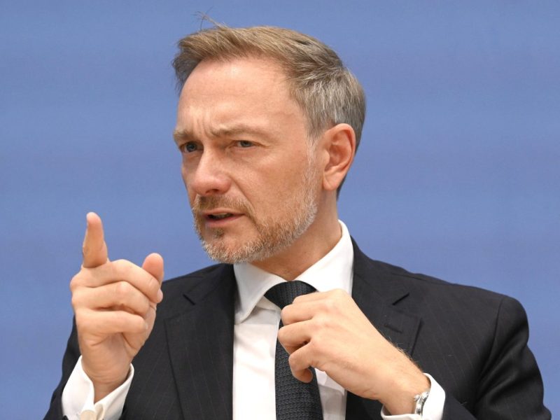 Lindner gab Steuer-Versprechen ab.
