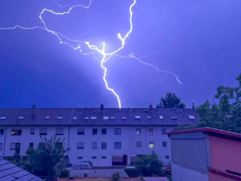 Wetter in NRW: Wetter-Experte Dominik Jung sagt weitere Hitzewelle für Deutschland voraus. Am Wochenende kann es es aber auch zu Unwetter in Deutschland kommen.