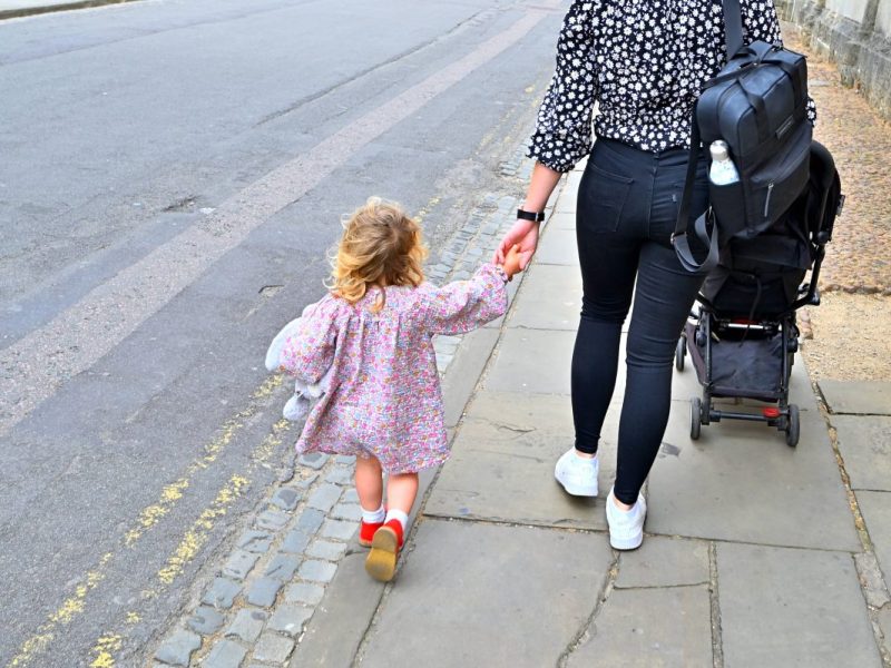 Das Kindergeld ist für viele Familien eine wichtige finanzielle Unterstützung. Die staatliche Finanzspritze landet Monat für Monat auf dem Konto der Eltern.