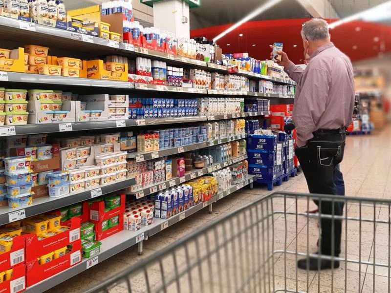 Die Milchprodukte bei Kaufland, Aldi und Co. gehen in die Höhe. Wohingegen ein Produkt immer billiger wird.