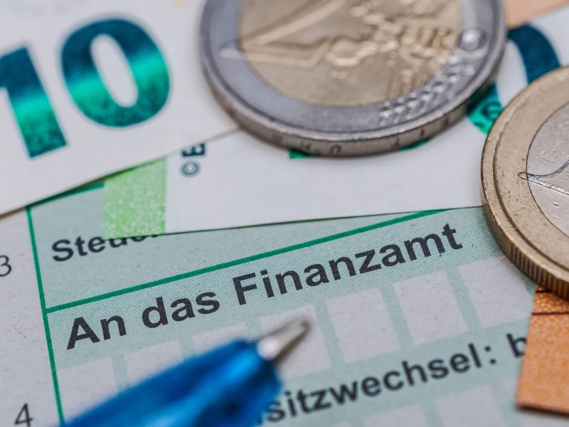 Gesundheitskosten absetzen? Das deutsche Steuersystem lässt's zu! Aber nicht alles fließt zurück in den eigenen Geldbeutel – es gibt Tücken.