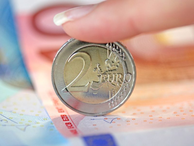 2-Euro-M&uuml;nze &bdquo;30 Jahre Mauerfall&ldquo; kann extrem viel wert sein: F&uuml;r SIE bekommst du das gro&szlig;e Geld!