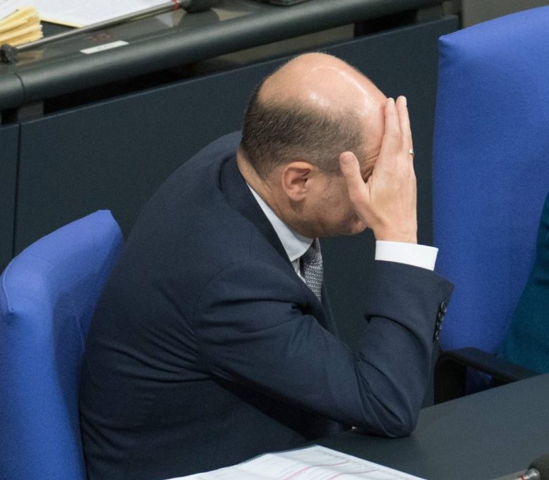 Kanzler Olaf Scholz verletzt.