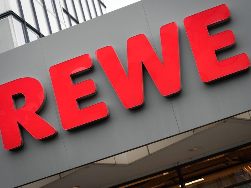 Rewe steht nach konsequentem Preisstreit mit Ritter-Sport bei einigen Kunden nicht mehr gut dar.