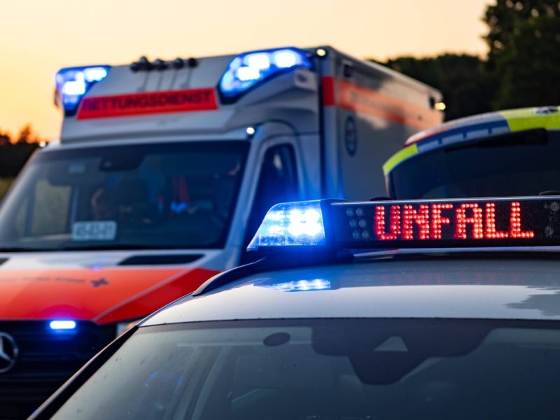 In Essen lieferte sich ein 19-Jähriger eine Verfolgungsjagd mit der Polizei. Dabei verlor der Gelsenkirchener die Kontrolle über seinen Audi A4 und baute einen Unfall.