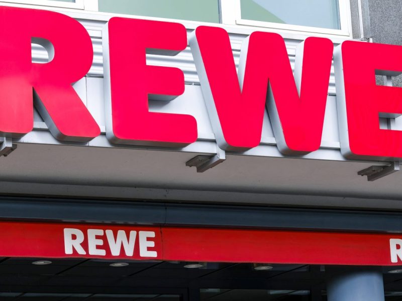Rewe schmeißt beliebte Schokolade aus den Regalen, nachdem der Preisstreit mit einem Hersteller eskaliert ist.