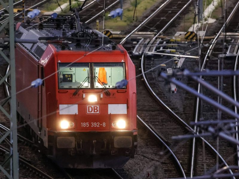 Die Deutsche Bahn in NRW kündigt vorbereitende Arbeiten für die Erneuerung der Autobahnbrücke A1 in Schwerte an. Diese Linien fallen eine Woche aus.