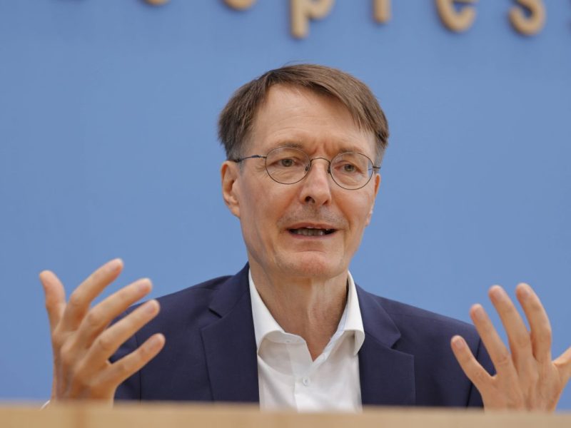 Herbst und Winter ist Viren- und Erkältungszeit. Gesundheitsminister Karl Lauterbach warnt vor Hamsterkäufen bei Medikamente. Werden diese ausreichen?