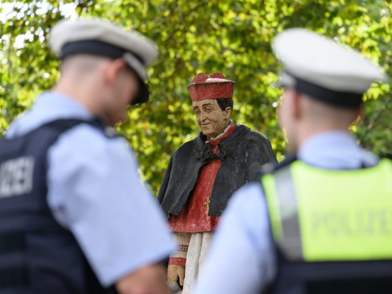 In Essen soll eine Straße umbenannt werden, weil es Missbrauchsvorwürfe gegen einen Kardinal gibt.
