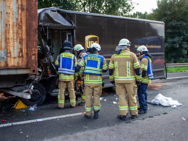 A2 Einsatzkräfte Lkw Unfall