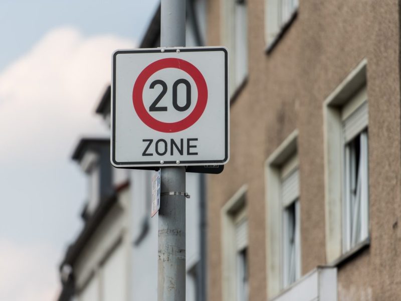 Tempo-20-Schild in Mülheim