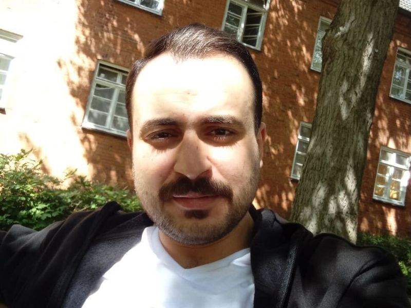 Menschen sind teilweise gezwungen, ihre Heimat zu verlassen, insbesondere aufgrund von Krieg. Ein Geflüchteter berichtet über seine Flucht nach Deutschland.