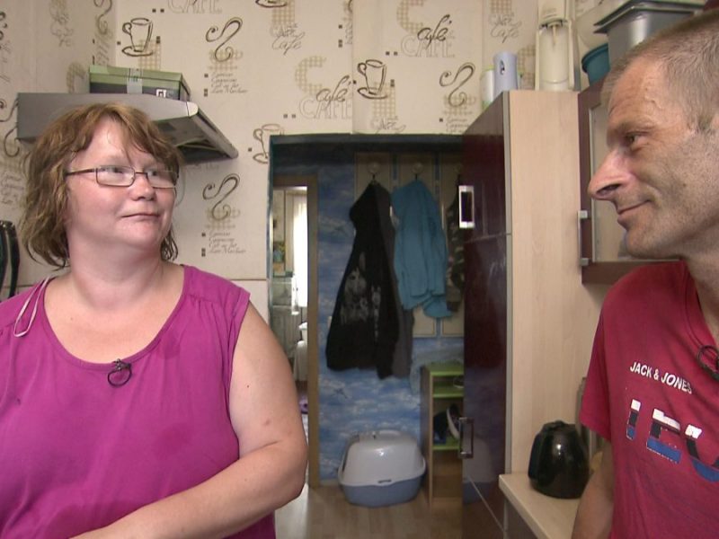 Die Bürgergeld-Empfänger Christine und Rene haben drei Kinder, die alle in Heimen leben.